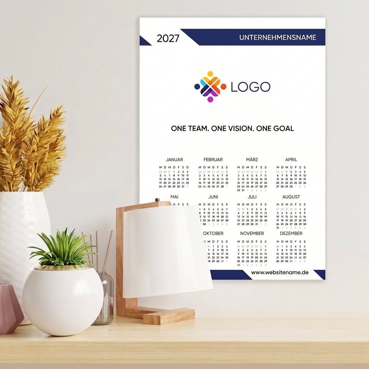 Individuell gestaltetes Kalenderposter mit Logo und Botschaft