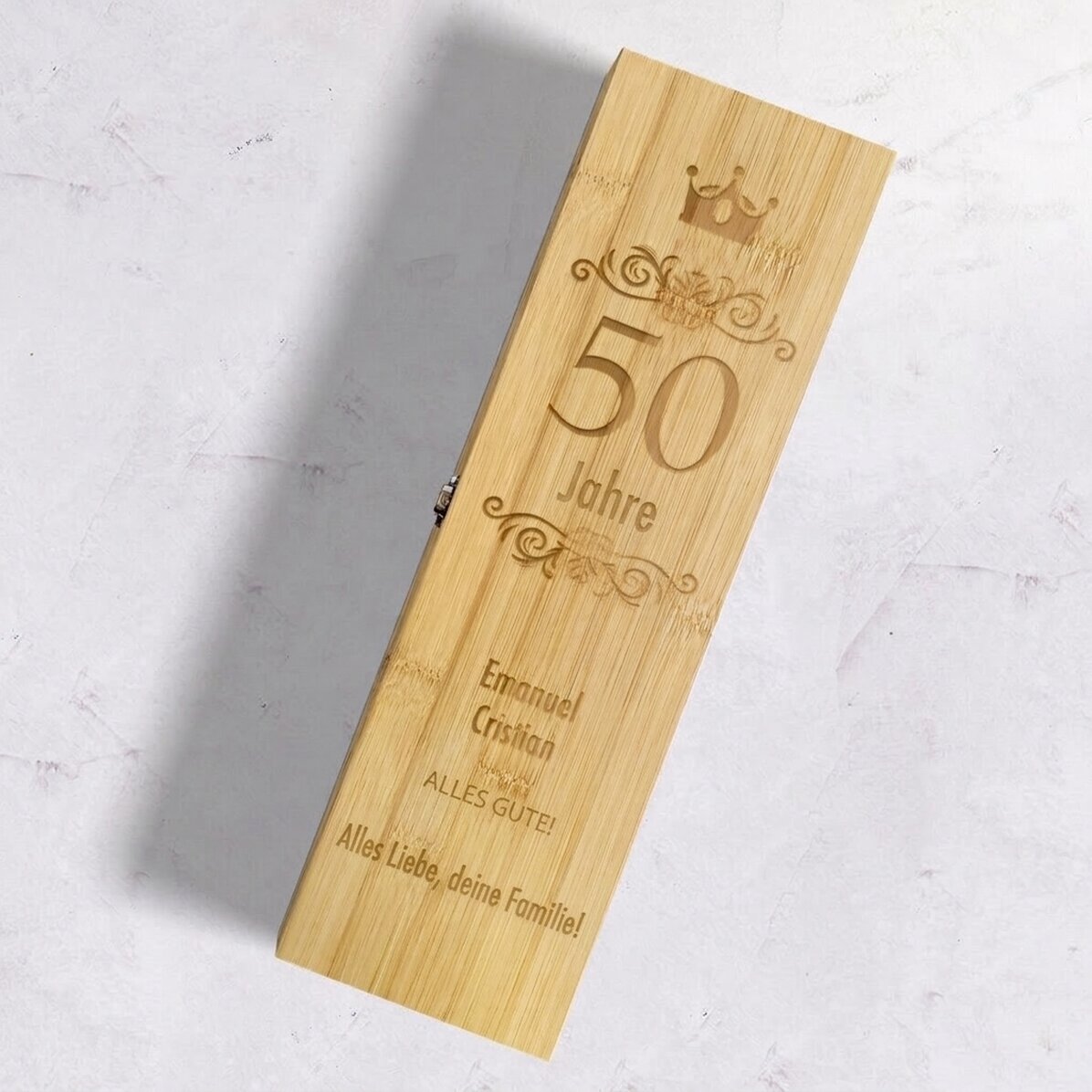 Weinkiste aus Bambus mit Zubehör, individuell gestaltet mit der Botschaft „Alles Gute zum Geburtstag