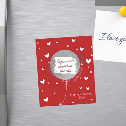 Abkratzbarer Magnet, 10 x 12 cm, individuell mit dem Text „Love“ gestaltet