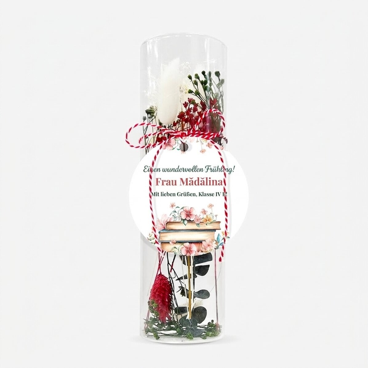 Martisor-Dekoration aus Glas mit konservierten Blumen, individuell gestaltet mit einer Botschaft für