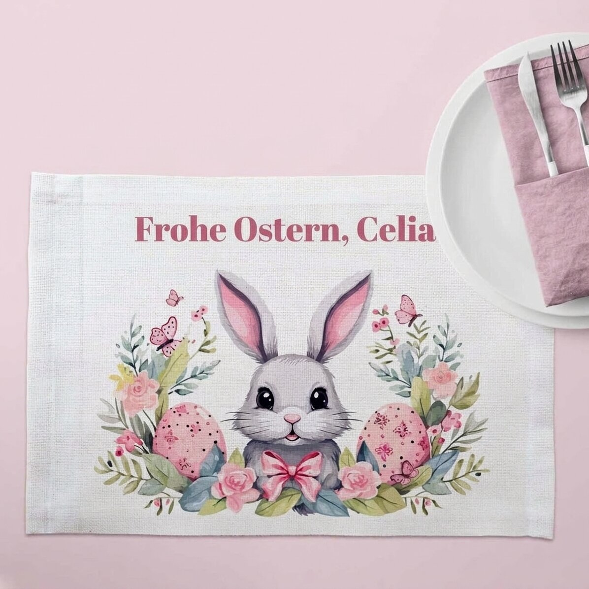 Individuell gestalteter Tellerhalter mit Schriftzug – Osterhase