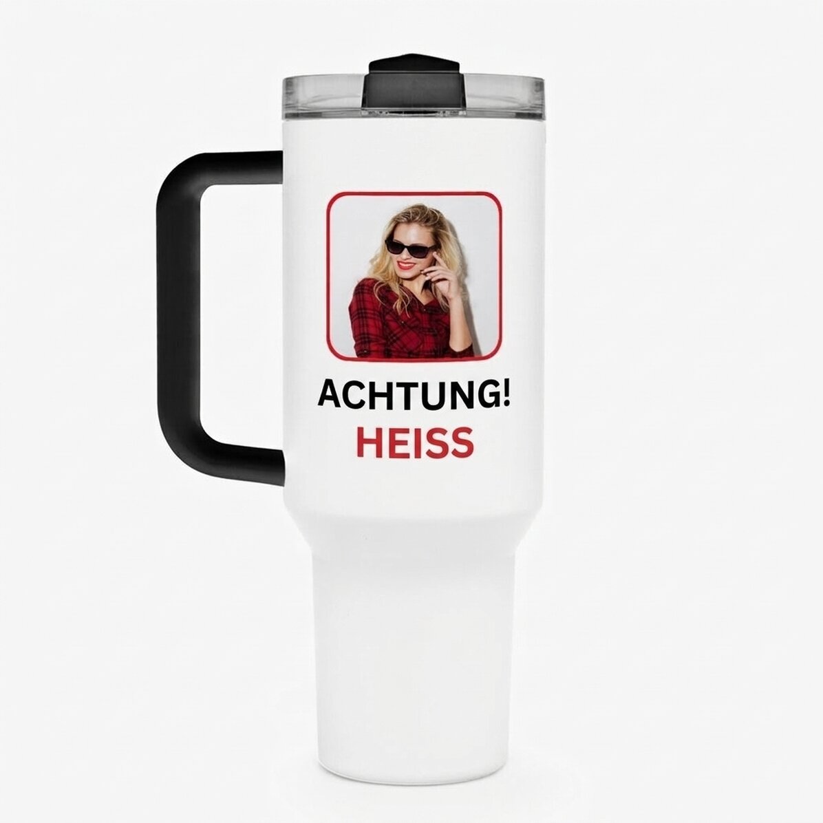 Thermosbecher mit Henkel und Strohhalm, individuell gestaltet mit einem Foto und einem Text – Fierbi