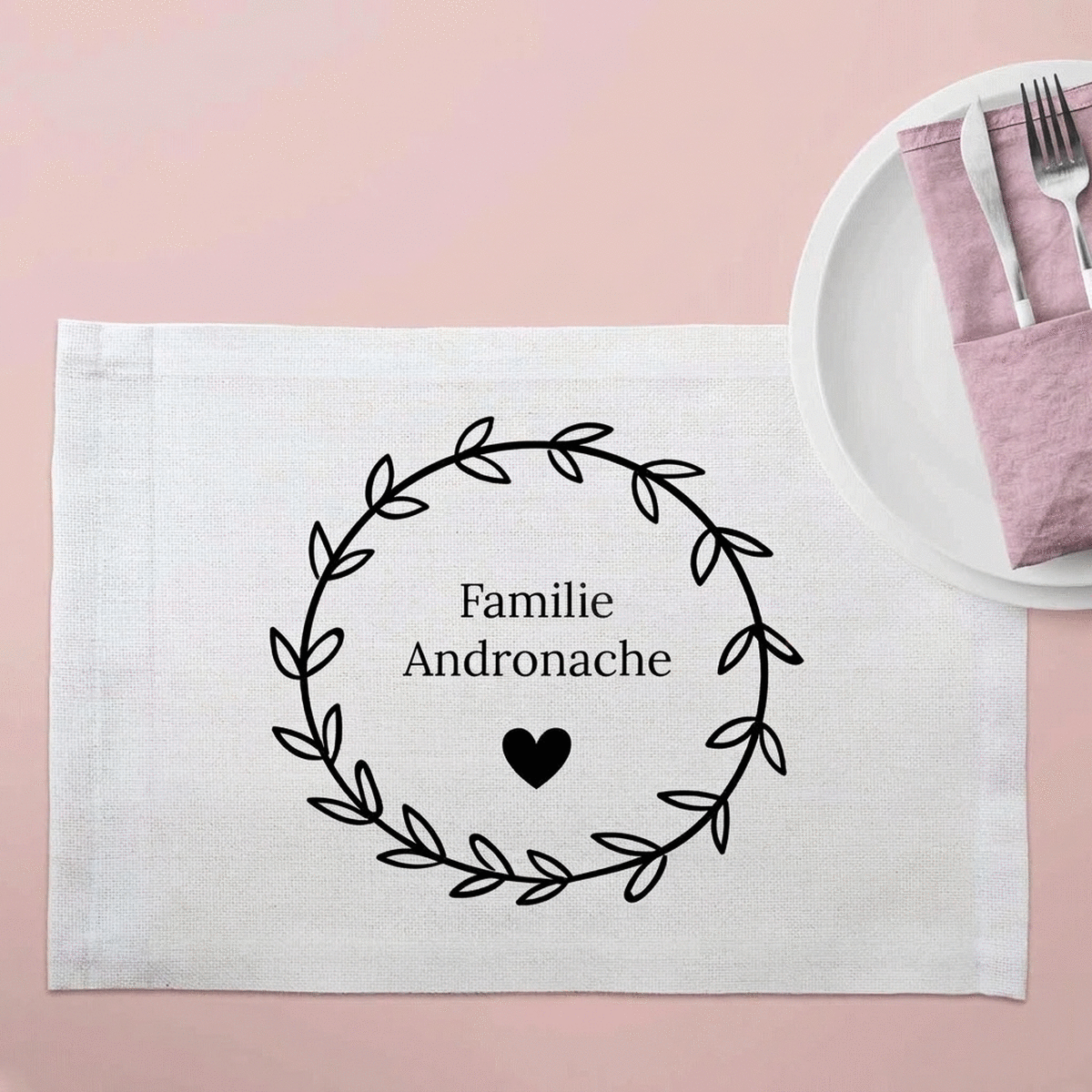 Personalisierter Tellerhalter mit Text – Herz