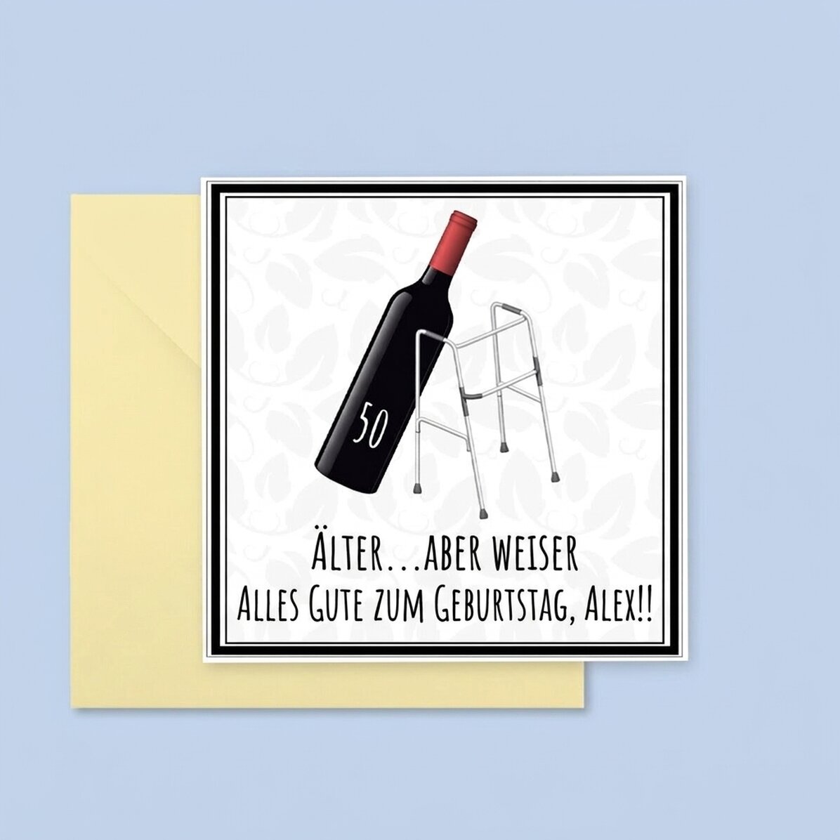 Individuell gestaltete quadratische Karte mit Text – „Older but wiser“