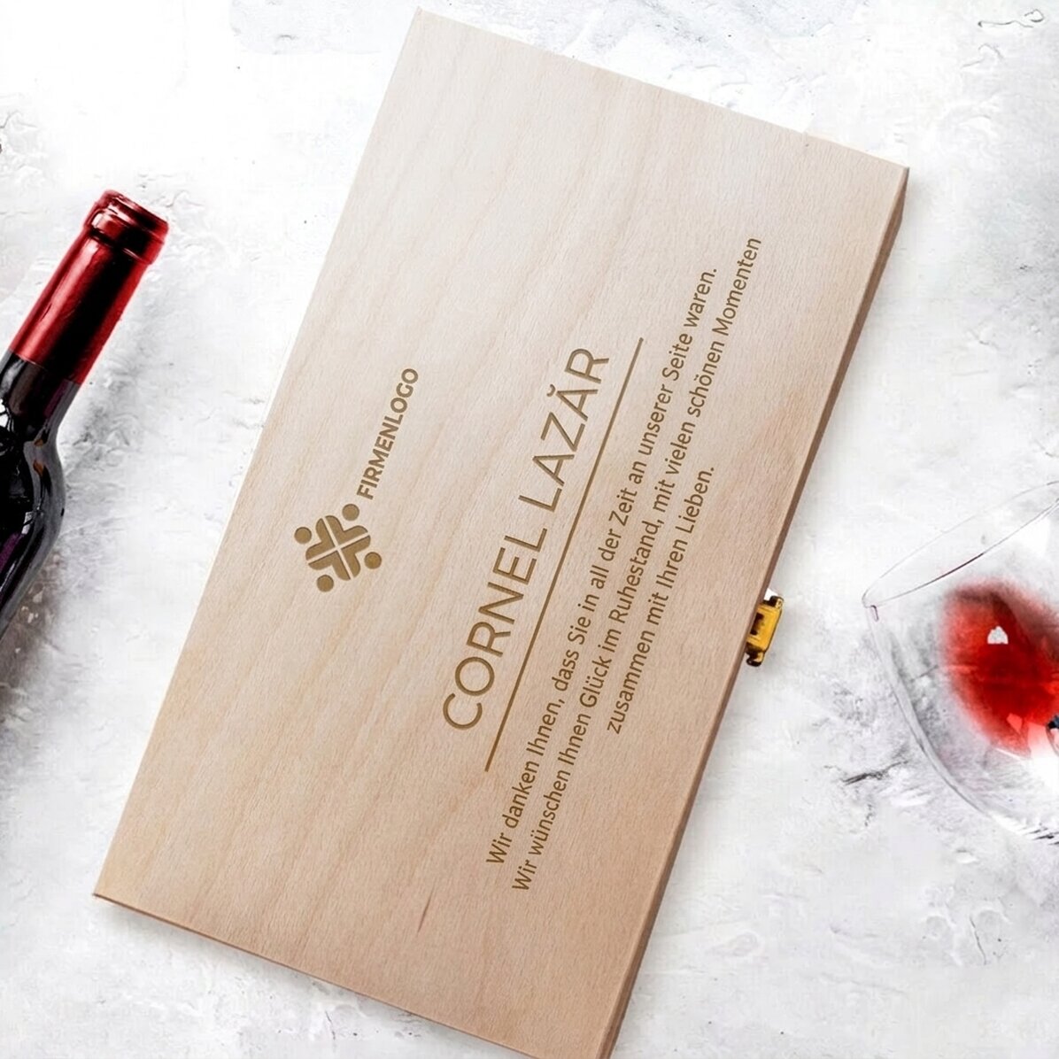 Personalisierte Weinkiste für zwei Flaschen Wein mit Logo und Text