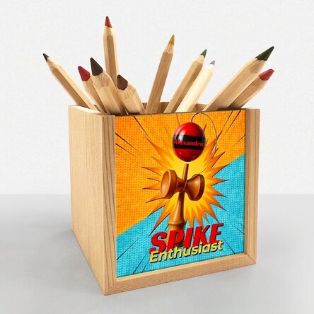 Personalisierter Stifthalter mit Text – Spike Enthusiast