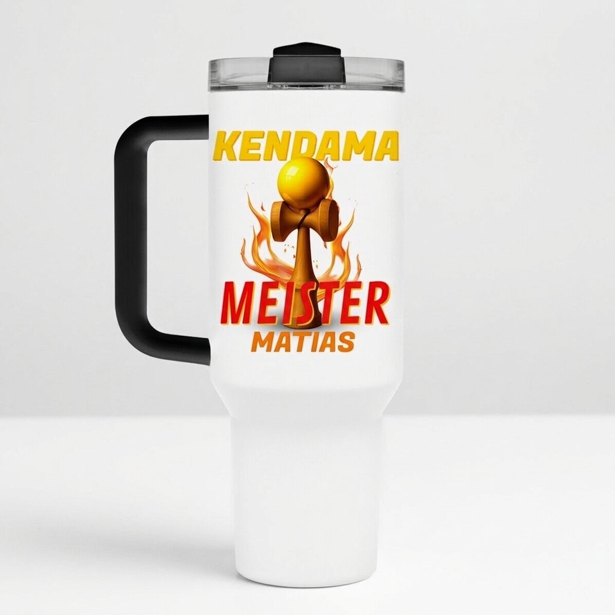 Thermosbecher mit Griff und Strohhalm, individuell mit Namen bedruckt – Kendama Master