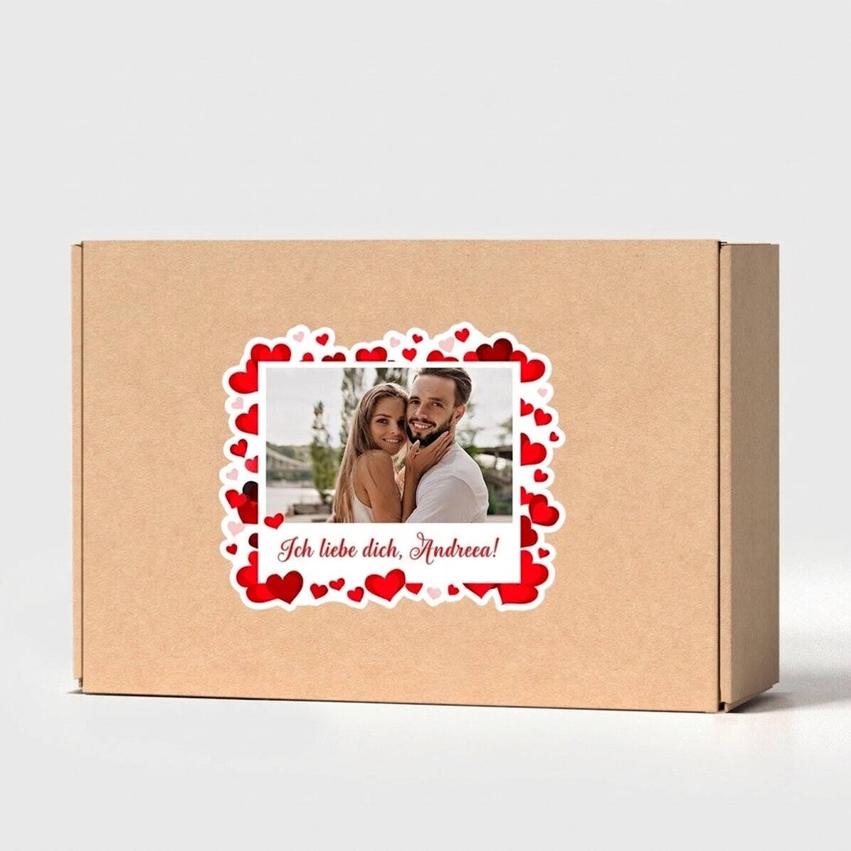 Individuell gestaltete Bastelschachtel mit Aufkleber – Love
