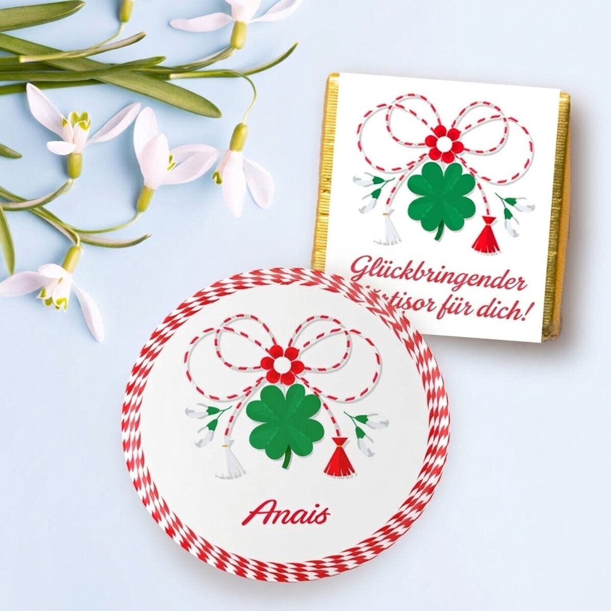 Martisor-Geschenkset mit Mini-Praline und personalisiertem Anstecker mit Namen – Noroc