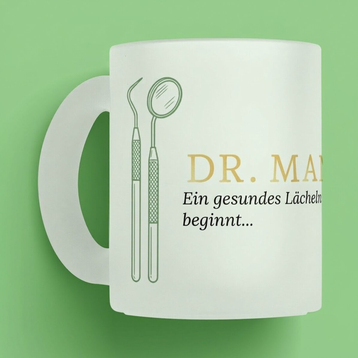 Personalisierte Tasse mit Text – Golden Dentist