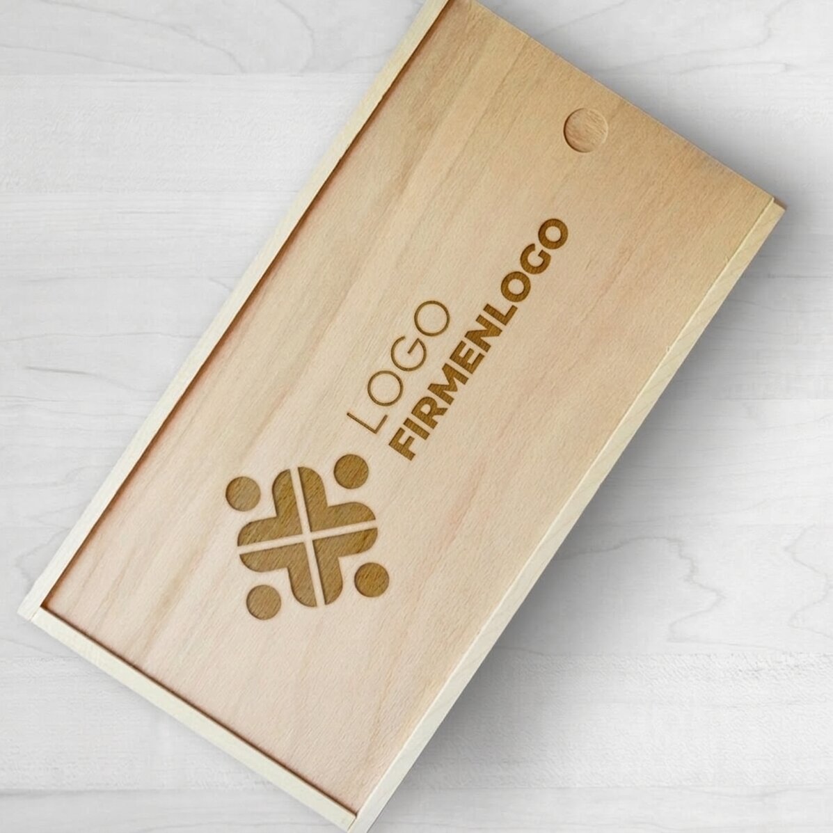 Personalisierte Geschenkbox aus Holz mit Logo