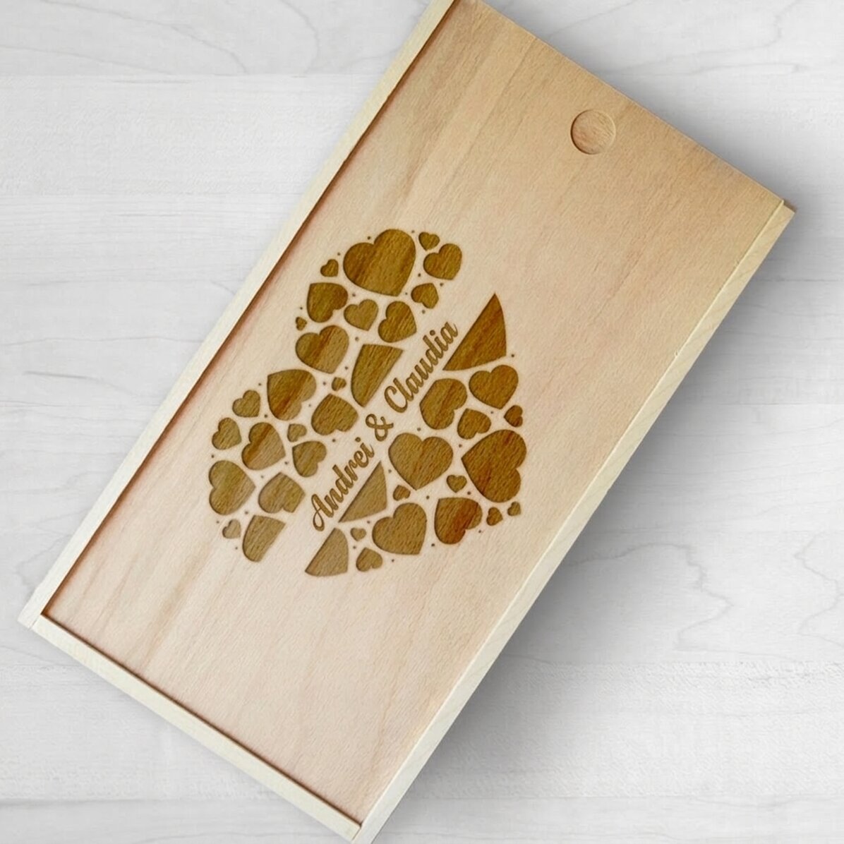 Personalisierte Geschenkbox aus Holz mit euren Namen