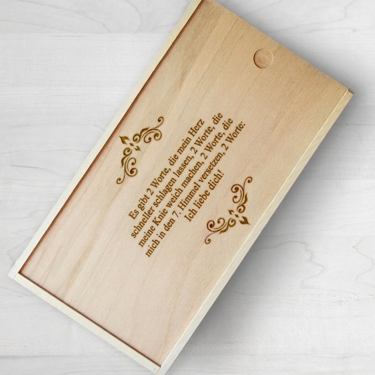 Personalisierte Geschenkbox aus Holz mit einer Botschaft