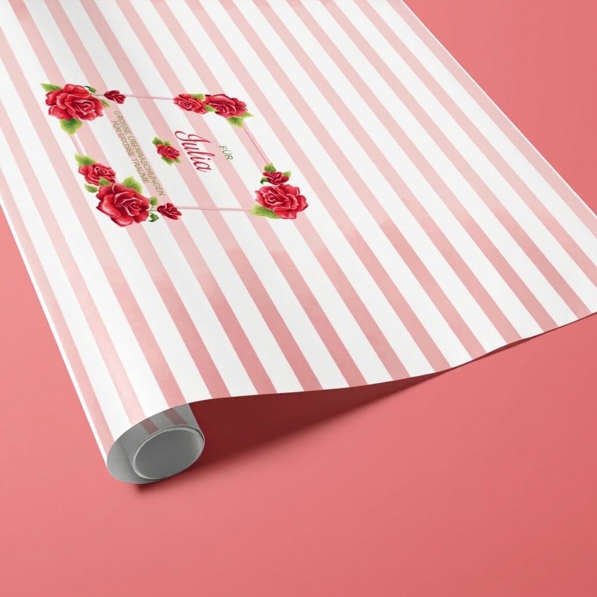 Individuell gestaltetes Geschenkpapier – Rosenmuster