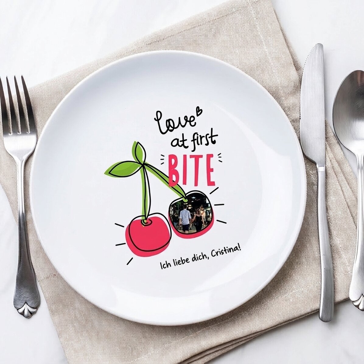 Personalisierter Teller mit Foto und Text – Love at first bite