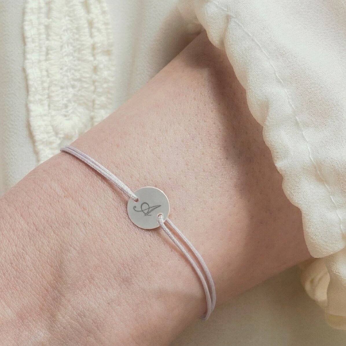 Personalisiertes Armband mit Kordel – 10-mm-Münze – 925er Silber – Modell „Initiale 2“