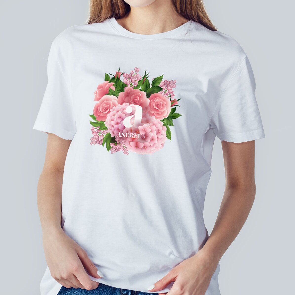 Personalisiertes Baumwoll-T-Shirt mit Initiale und Namen – Frühlingsblumen