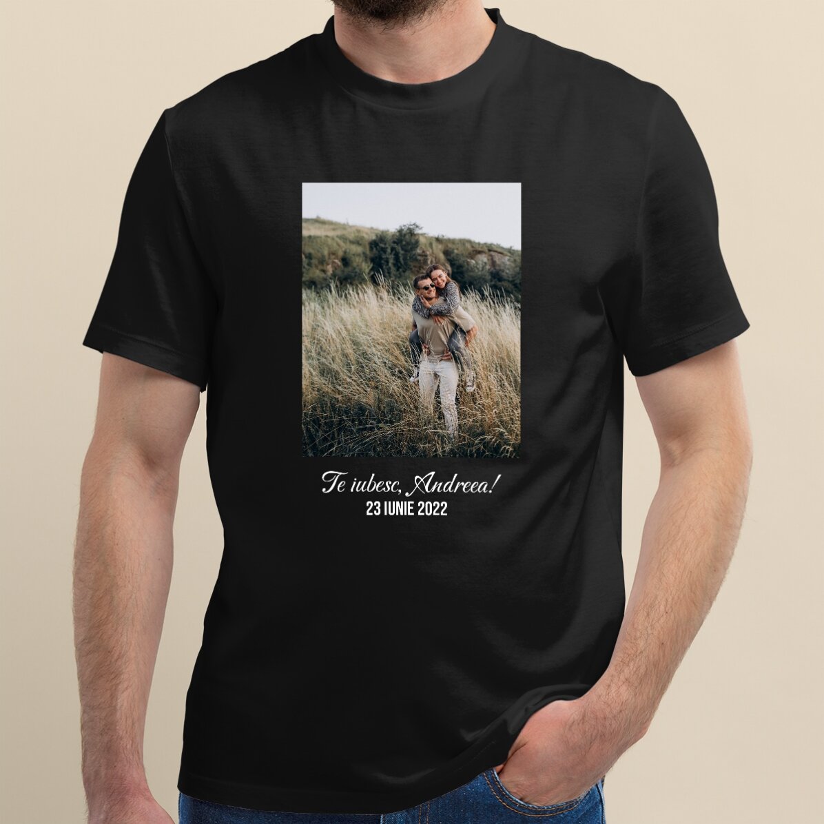 Personalisiertes Baumwoll-T-Shirt mit einem Porträtfoto und einem Text