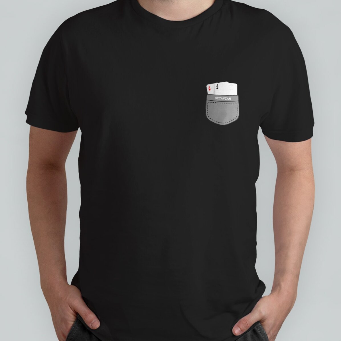 Personalisiertes Baumwoll-T-Shirt mit Aufdruck – Asse im Ärmel