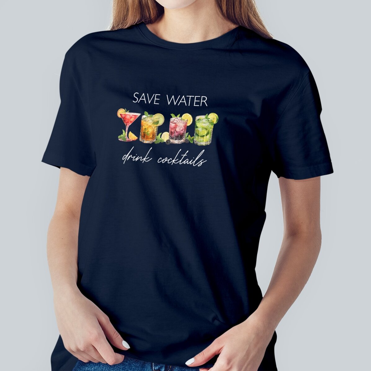 Personalisiertes Baumwoll-T-Shirt mit dem Aufdruck „Save water, drink cocktails“