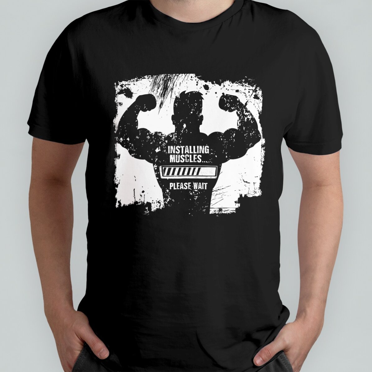 Personalisiertes T-Shirt mit Aufdruck – „Installing muscles“