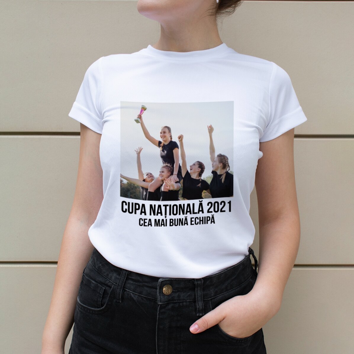 Individuell gestaltetes Sport-T-Shirt mit Foto und Text
