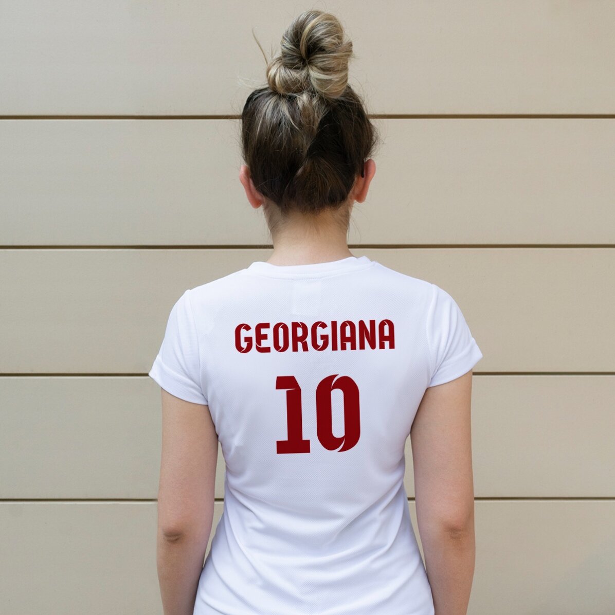 Individuell gestaltetes Sport-T-Shirt mit Namen und Nummer auf dem Rücken – Fußball-Modell