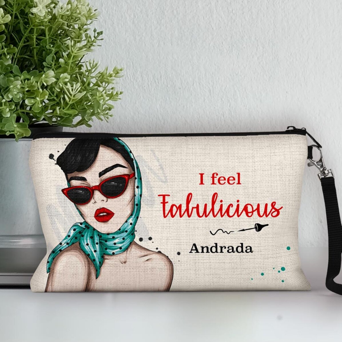 Individuell gestaltetes Make-up-Set mit dem Schriftzug „I feel Fabulicious“